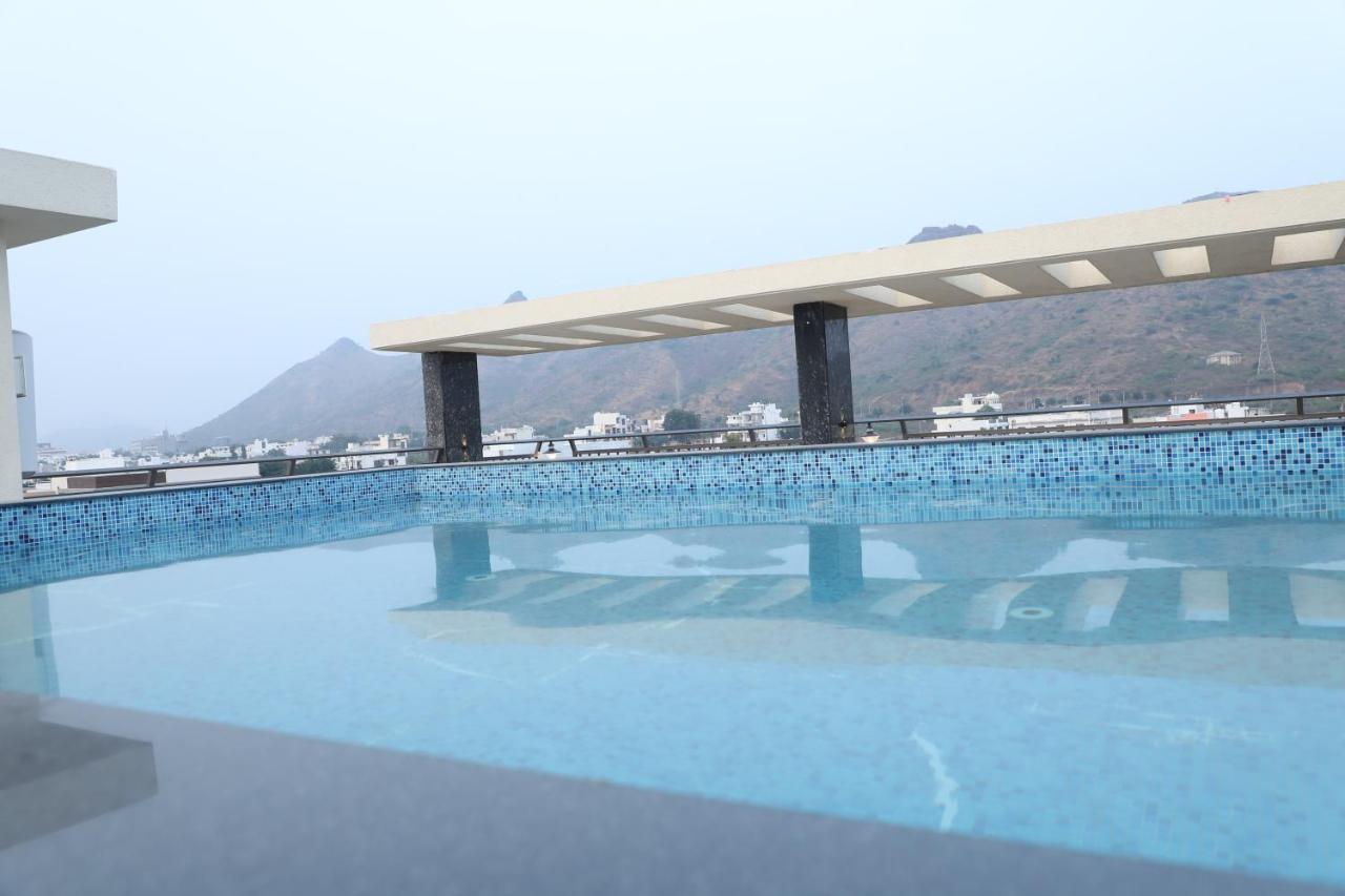 Clover Inn Udaipur Exterior photo