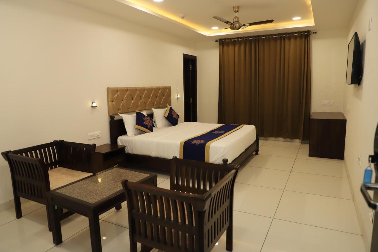 Clover Inn Udaipur Exterior photo