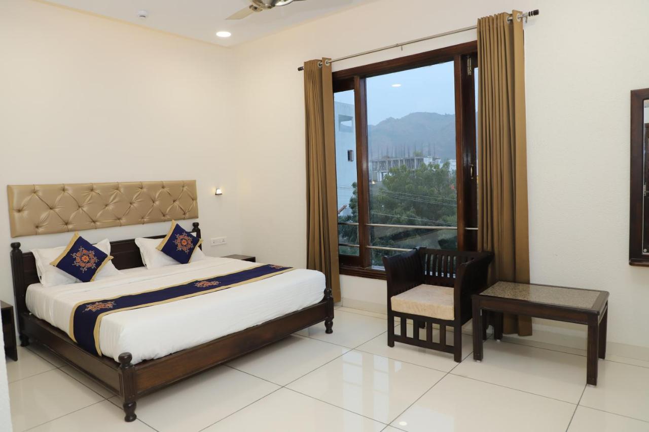 Clover Inn Udaipur Exterior photo