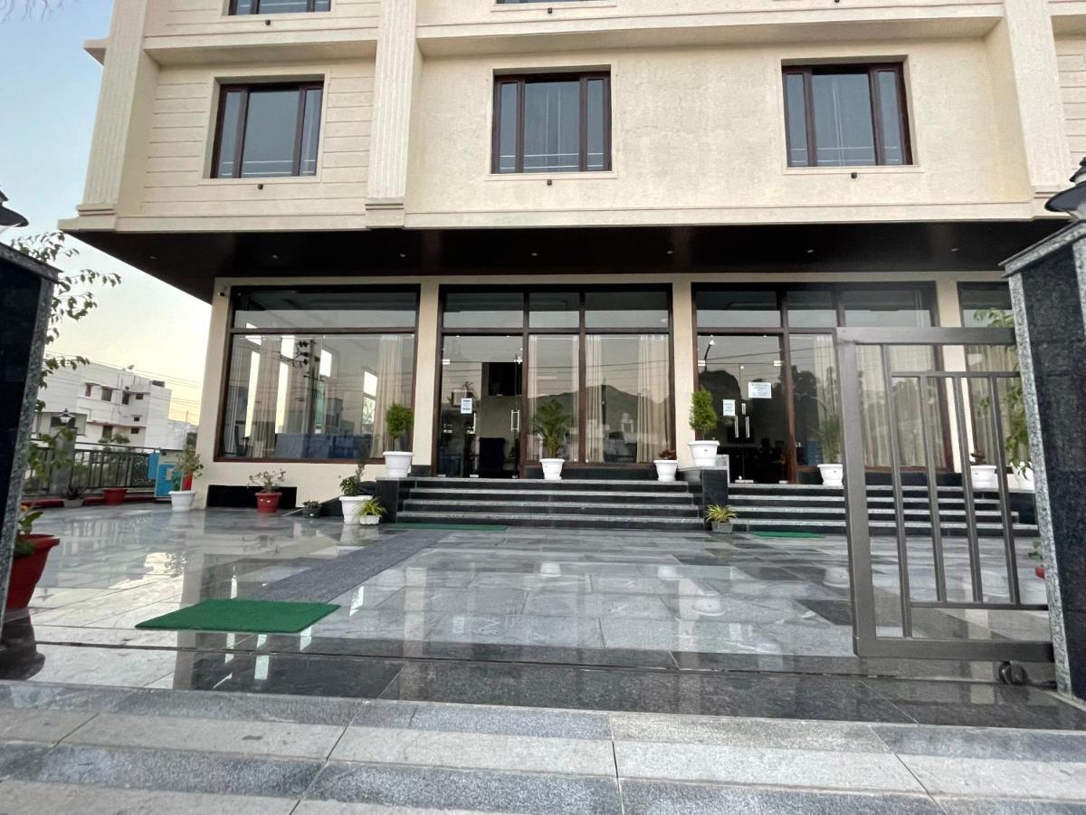 Clover Inn Udaipur Exterior photo