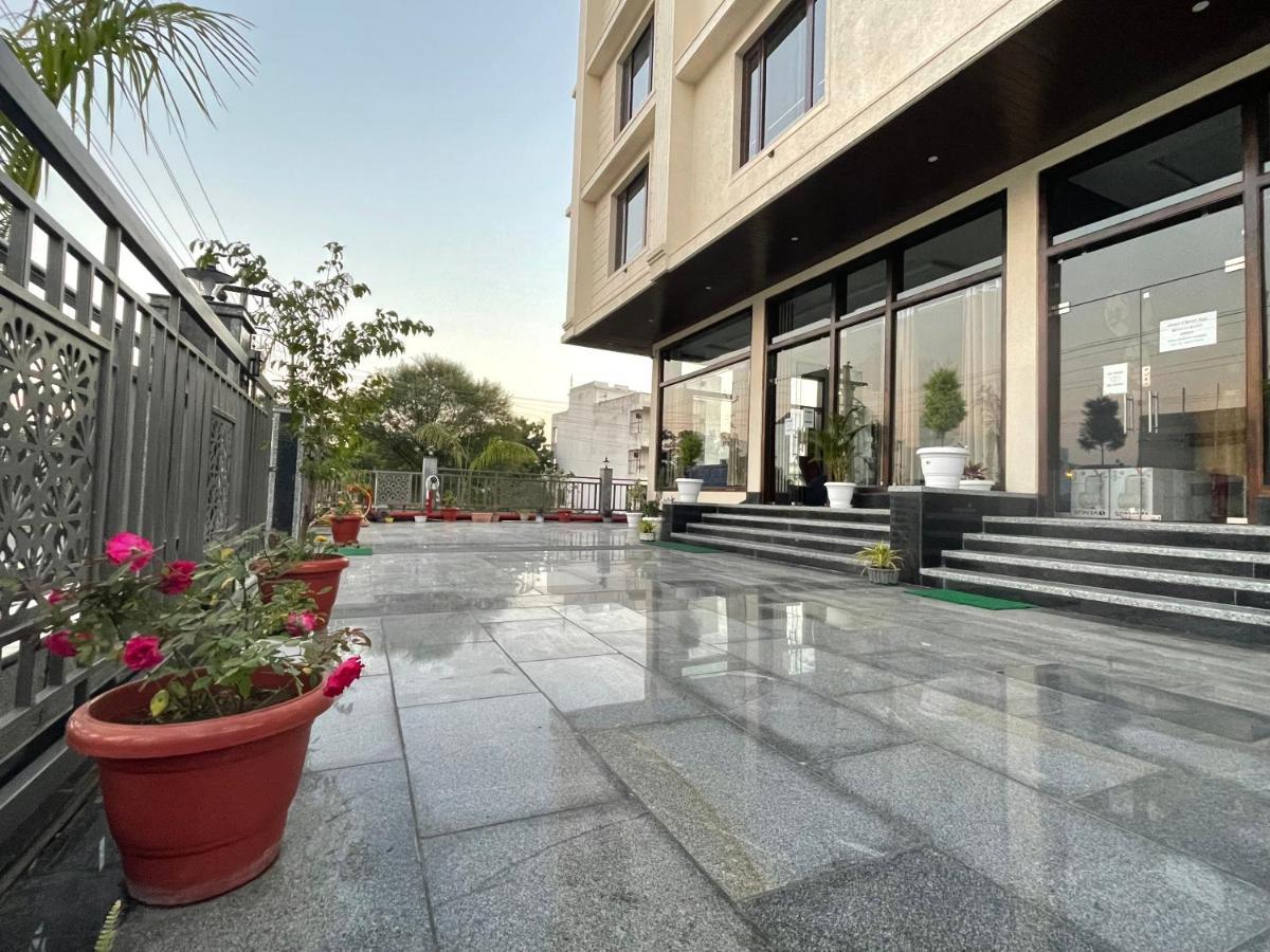 Clover Inn Udaipur Exterior photo
