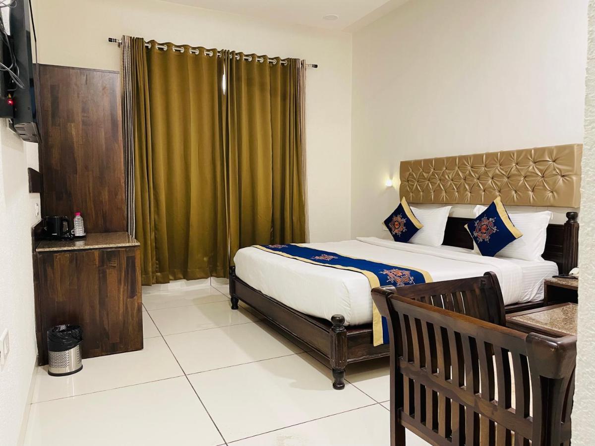 Clover Inn Udaipur Exterior photo