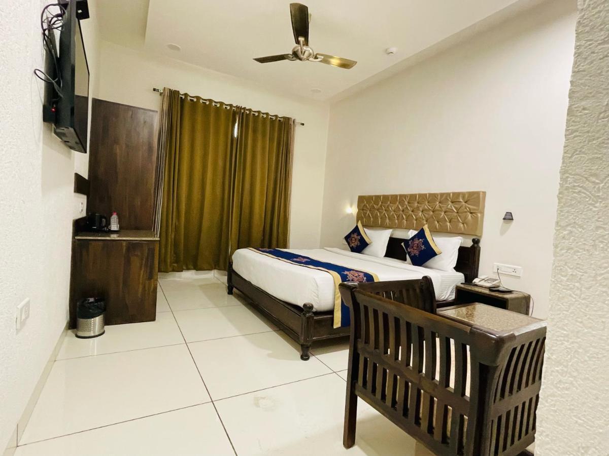 Clover Inn Udaipur Exterior photo